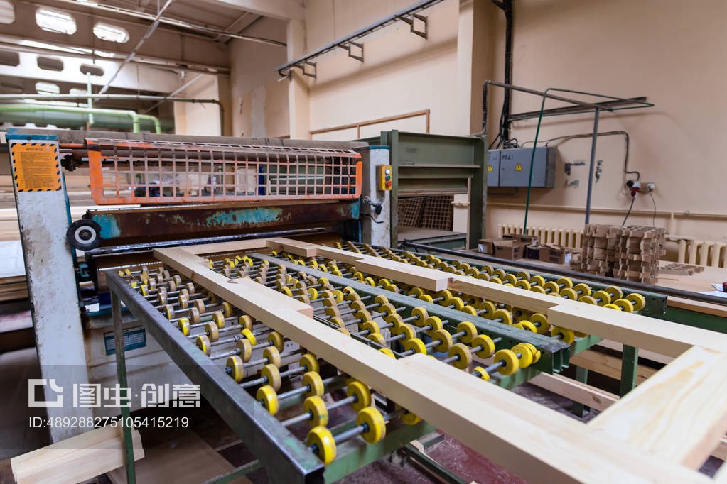木材加工门窗机械Window and Door Manufacturing Machinery at wood-processing facto